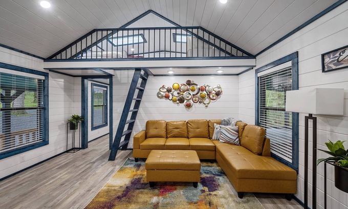Broken Bow Cabin | Star View Cabin: 2-Bed, 2-Lofts with a sky view, 1-bath, with HotTub, Sleeps 8
