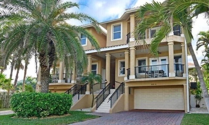 Bradenton Beach Villa | Starfish West- Beautiful Villa private pool and a few steps to the beach