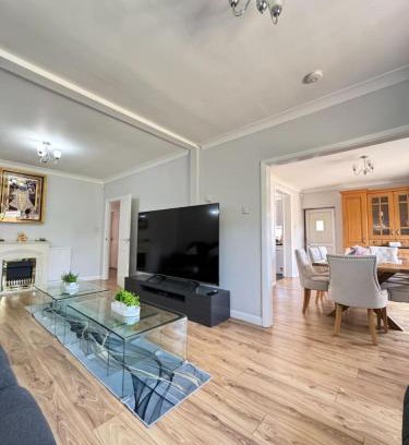 Ashford House | Starling House 3BR near Heathrow, London