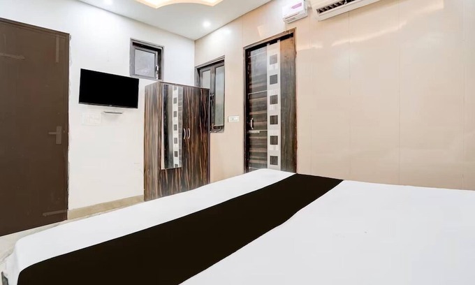 Delhi Hotel | Starx Signature Plaza