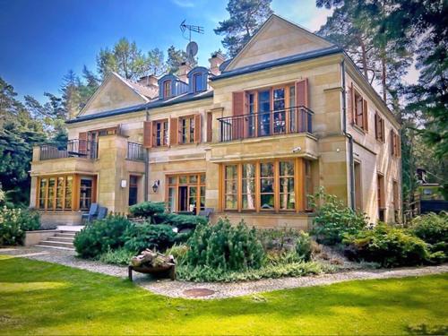 Lesznowola Villa | Stately Home in Magdalenka Warsaw