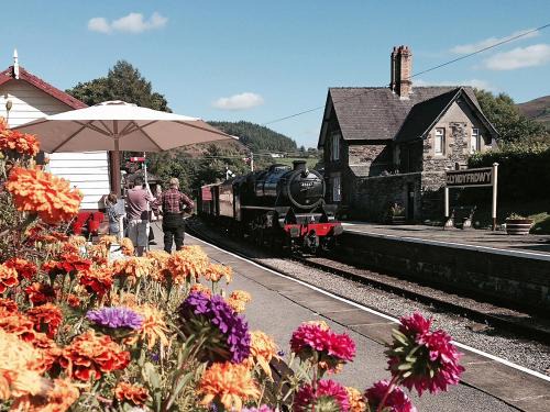 Glyndyfrdwy House | Station House - Hw7742