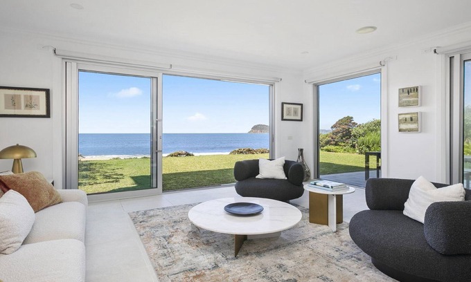 Pearl Beach House | Stay 7, pay 5 these school holidays -Beachfront