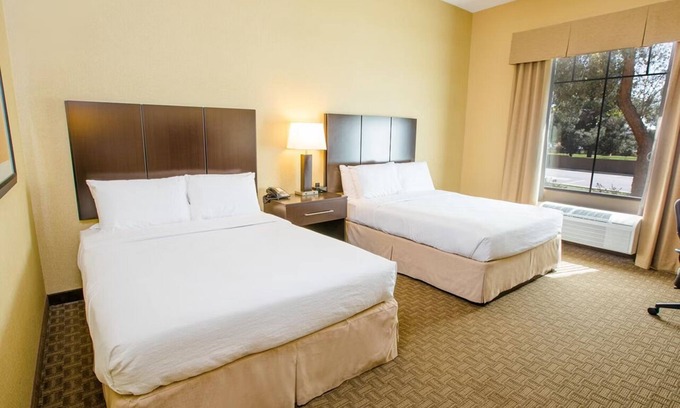 Ocotillo Hotel | Stay at Holiday Inn Chandler: Pool, On-Site Dining & Just Minutes from ASU