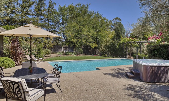 Sonoma House | Stay at Roche Winery's Sonoma Vineyard Retreat