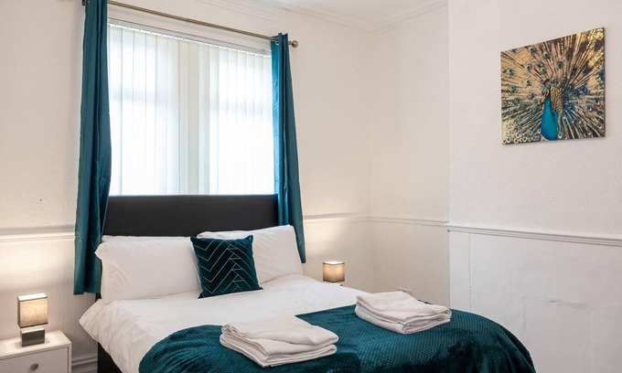 Hanley House | Stay Comfortable-City Centre-Spacious 4 Bed House!
