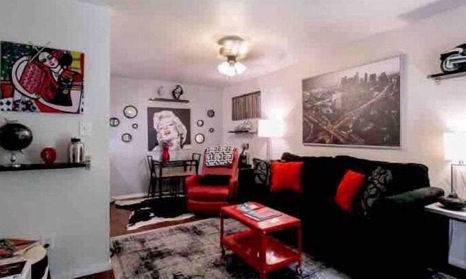 Altadena House | Stay in LA LA Land at The Blue Moon Bungalow