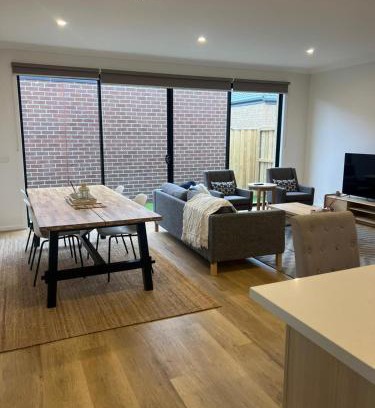 Rockbank House | Stay in Rockbank, West Melbourne