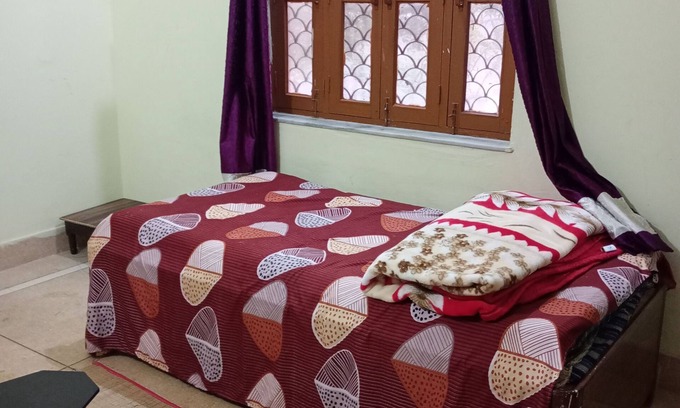 Vrindavan House | Stay in Vrindavan. Near ISKCON Temple Vrindavan