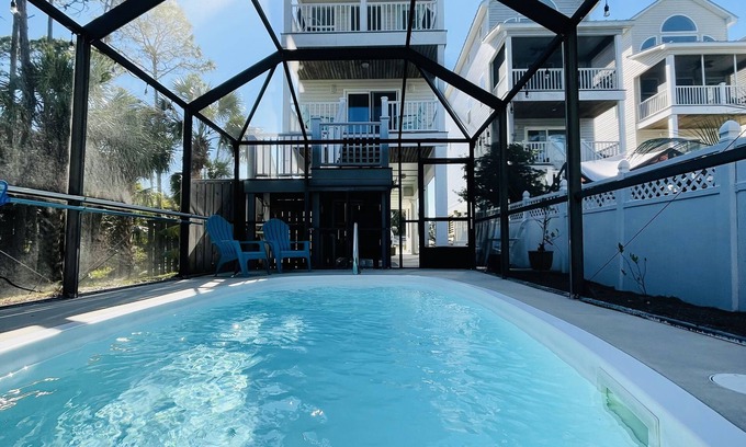 East End House | STAY SALTY~ Pool, Gorgeous Bay Views, In Town Center & Golf Cart Friendly Area.