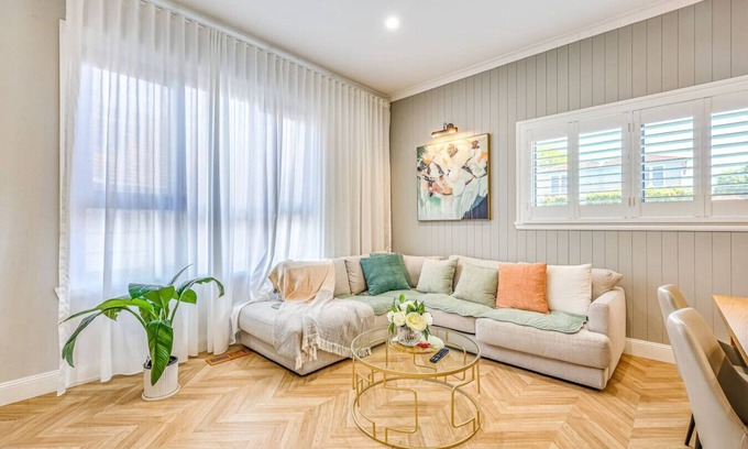 Surrey Hills House | StayAU Spacious 4BR Family Home in Surrey Hills