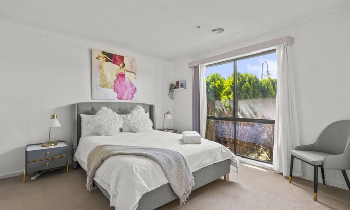 Berwick House | StayAU Stunning 4BRHouse Berwick