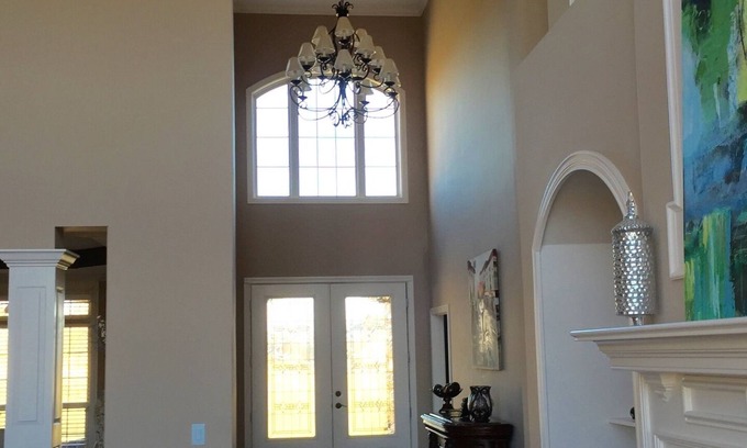 Floyds Knobs House | Staycation with 5 bedrooms and heated pool and hot tub