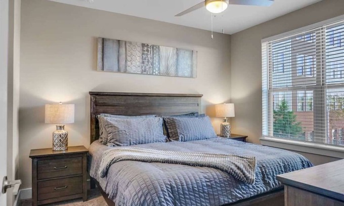 Villa Heights Condo | StaysByWalker 2BR - 2 Miles To Uptown! Gym/Parking