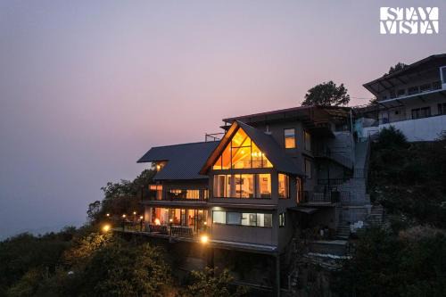 Mussoorie Villa | StayVista at Bourbon Sky with Bonfire, BBQ, Lawn