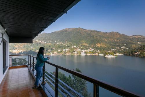 Bhimtal Villa | StayVista at Lakeview Manor - Indoor & Outdoor Games