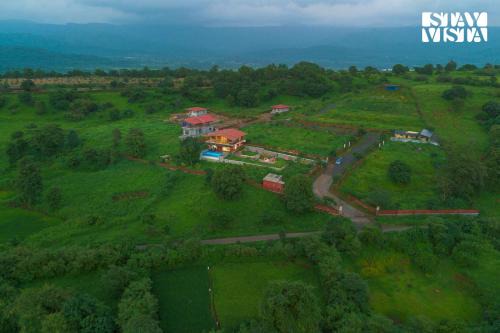 Uddar Villa | StayVista at Ravendell with Pool and Lawn