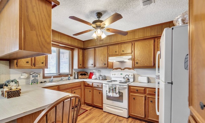 Lubbock House | Stead House-3bd/2ba, Ttu, Fall Specials! 3 Bedroom Home by RedAwning