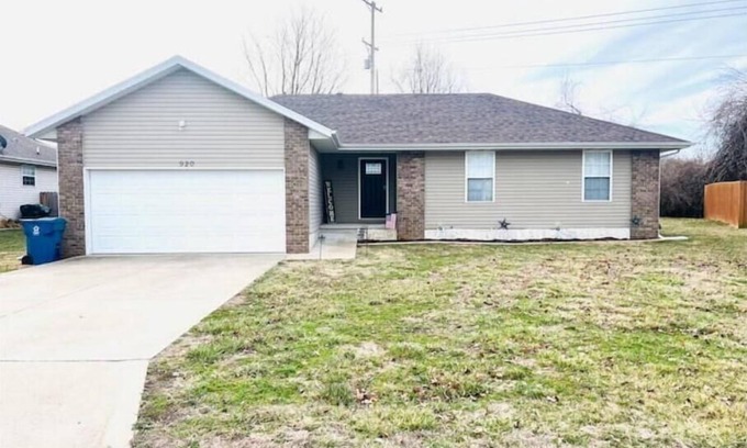Ozark House | ☕️☕️Step Back into Quaint & Quiet Brookshire☕️☕️