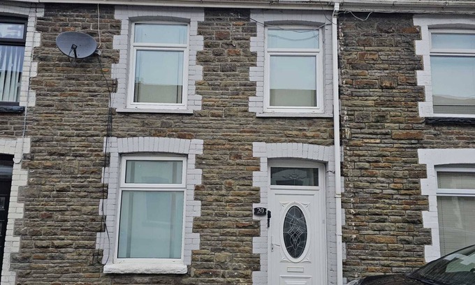 Port Talbot House | Step straight onto Afan Forest’s world-class bike trails from this two-bed, dog-friendly hideaway. Unwind by the crackling log burner after a day of adventure, stream movies on fast Wi-Fi or fire up the outdoor BBQ for dinner under the stars.<