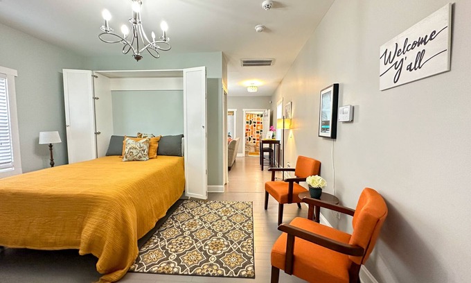 Greenville House | Steps Away Downtown Douthit Greenville Getaway!