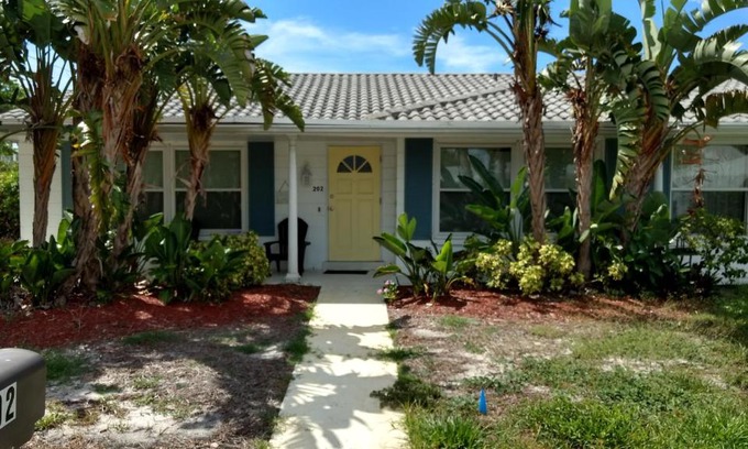 Holmes Beach House | Steps from the Gulf of Mexico