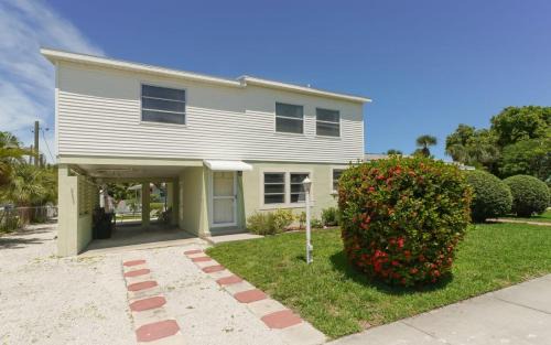 Siesta Key Village House | Steps to #1 Beach in America Siesta Beach!