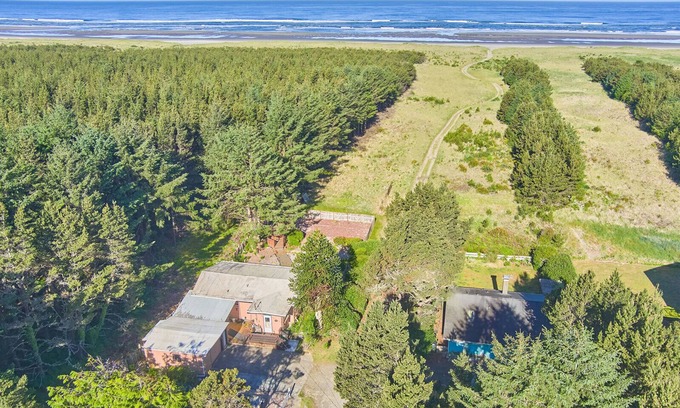 Long Beach House | Steps to Beach, Fenced Yard, Dog Ok (SNest+Garden)