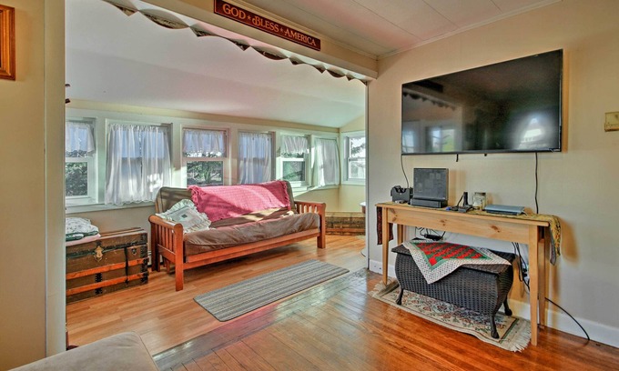 Buzzards Bay House | Steps to Cape Cod Canal: Buzzards Bay Home