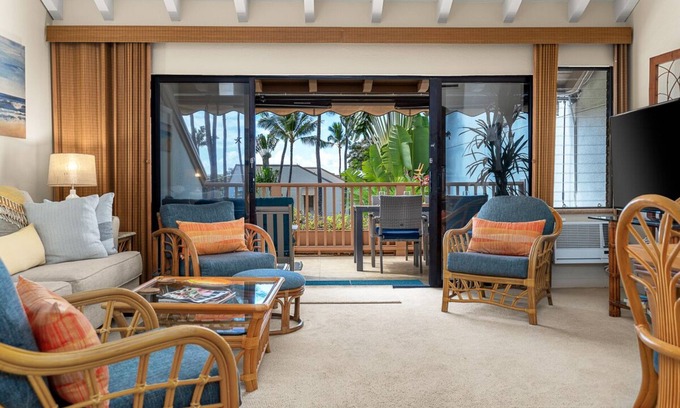 Kihei Condo | Steps to Kamaole beaches/Upgraded kitchen & baths/2 Pools/Tennis/Close to Wailea