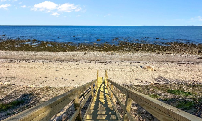 Ellisville Cottage | Steps to Sand & Stunning Bay Views