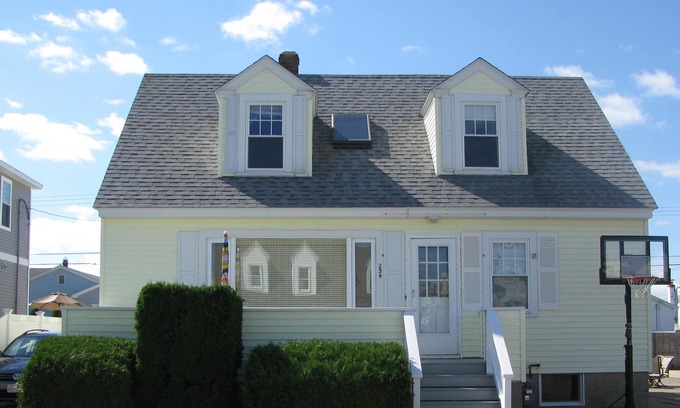 Seabrook Cottage | Steps to Seabrook Beach Ideal for Extended Family or 2 Families- 2 LR, 2 KT, 2 B