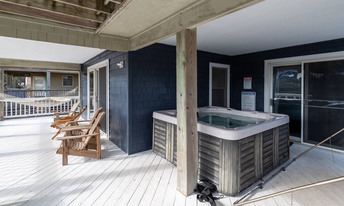 Corolla House | Steps to the Beach 4 Bedroom Home at Crown Point