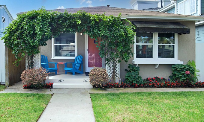 Old Towne House | Steps to the beach and 4 blocks from Main St. and the Pier