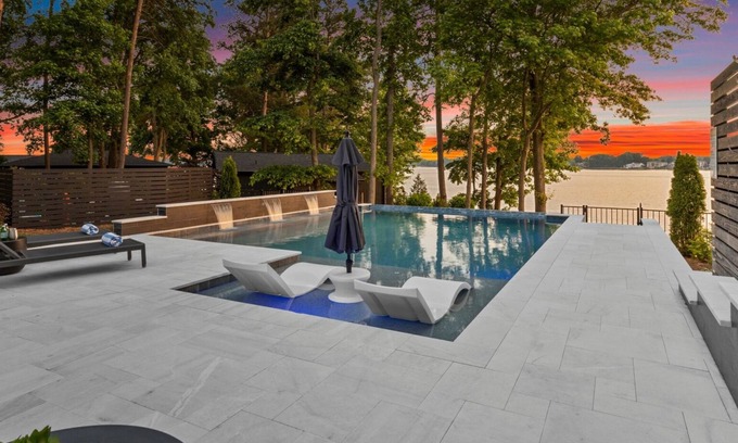 Mayhew House | Sterling on Strawpocket w/Optional Boat Rental