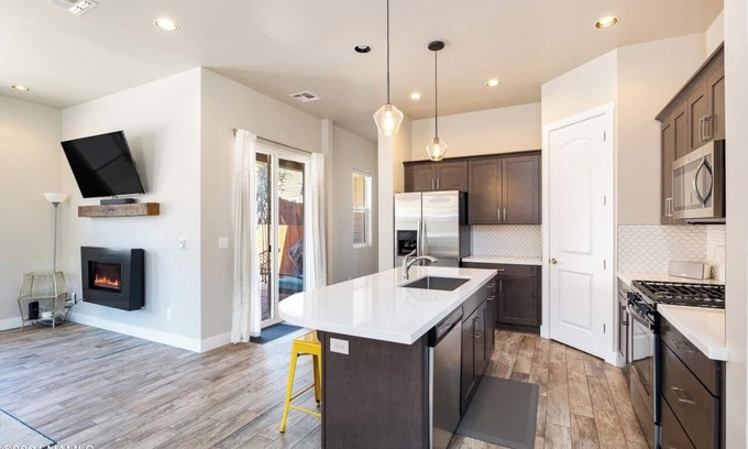 Flagstaff House | Sterling Stunner Hot tub/BBQ/Arcade!