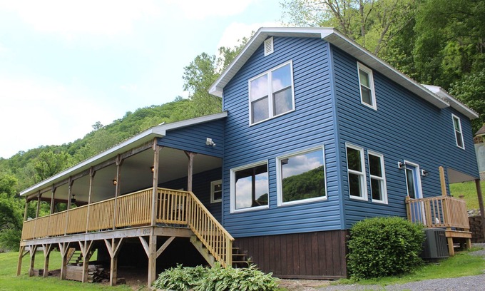 Bellepoint House | Stillwater on the New- Riverfront, New River Gorge - 5BR/2BA, Wi-Fi, Huge Porch
