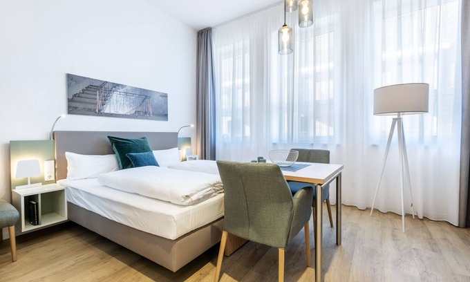 Wismar Apartment | Stilvolles 1-zimmer-apartment in Außergewöhnlicher Hafenlage im Maritimen Wismar