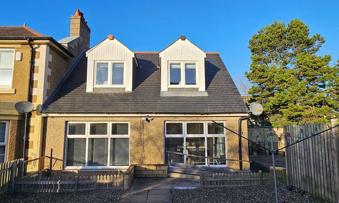 Arniston House | Stobhill 2 Bedroom House W/sofa bed - Gorebridge