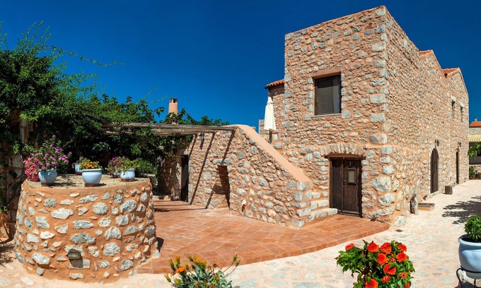 Omales Apartment | Stone built studio for 2,Olive Grove,Near Beach,Mani 3