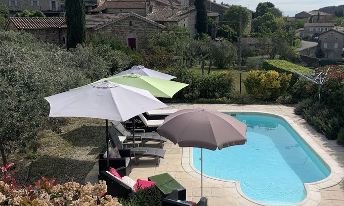Ribes House | Stone house with private garden and swimming pool Private