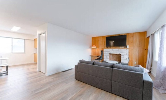Kamloops House | Stone throw to university and hospital, Fully reno