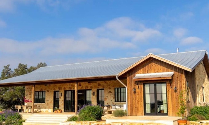 Dripping Springs House | Stonehaus Lodge at Onion Creek