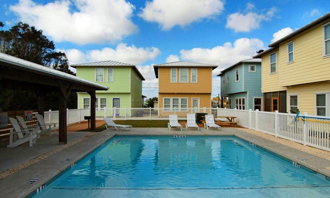 Old Town House | ⛱Stop Scrolling! Our beautiful❤ Coastal home will make everyone happy! Pool🏝