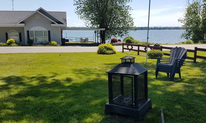 Venise-en-Quebec House | Stopover 335: In the heart of Venice-in-Quebec