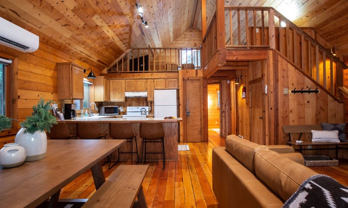 Glacier House | Storybook Creekside Log Cabin near Mt Baker with trail access