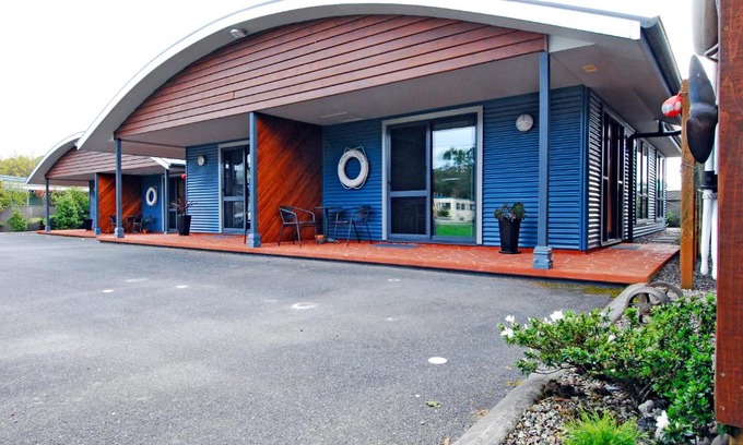 Strahan Apartment | Strahan Bungalows