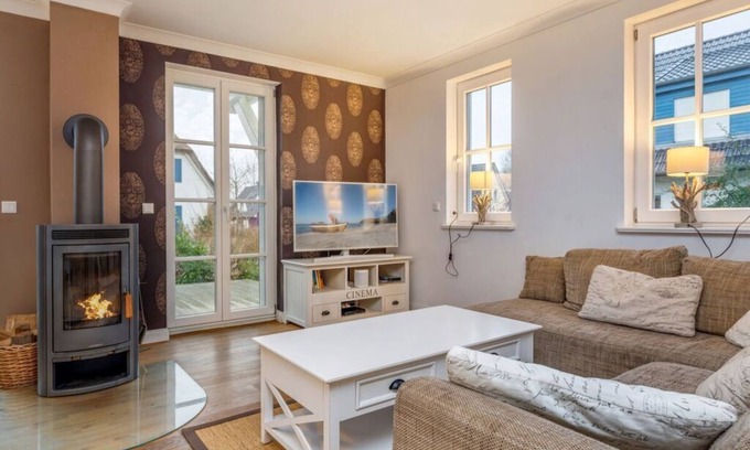 Glowe House | Strandgut Reethus Comfortable holiday residence