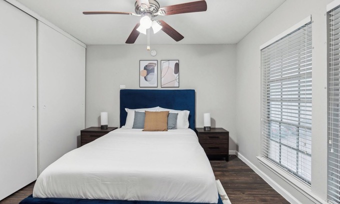 South Arlington Apartment | Stratton 2405Z I Spacious 1 Bed 1 Bath