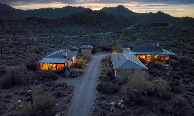 Tucson House | Straw bale eco-luxe house + guesthouse on 3+ acres 20 minutes to downtown Tucson